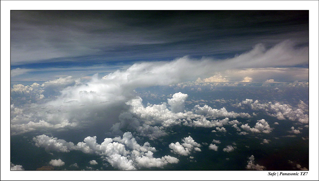 2011 - 08 - Dans les airs 19